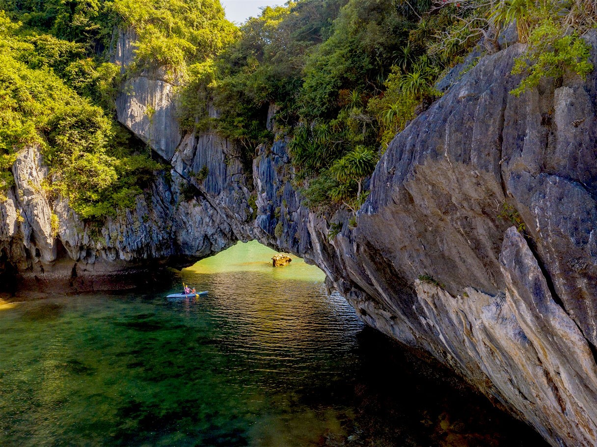 Kayaking on Lan Ha Bay